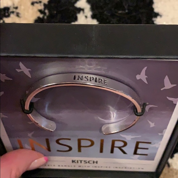 NIB Kitsch Inspire Adjustable Bangle - Picture 2 of 3